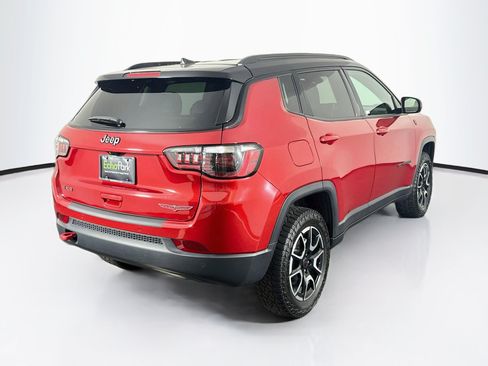 Used 2025 Jeep Compass Trailhawk AWD/4WD image 9