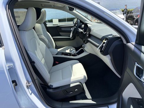 New 2026 Volvo XC40 B5 Plus w/ Protection Package Premier AWD/4WD image 20