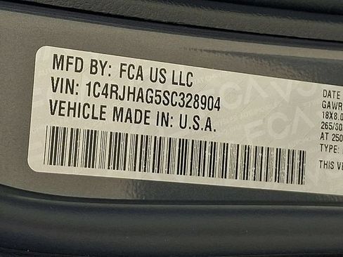Used 2025 Jeep Grand Cherokee Laredo X w/ Luxury Tech Group I AWD/4WD image 30