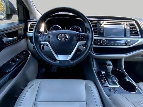 Used 2015 Toyota Highlander XLE FWD image 5