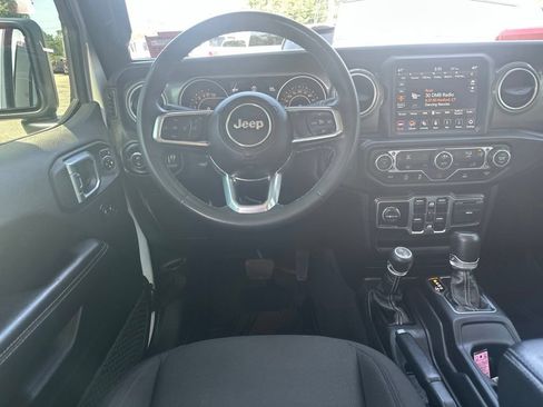 Used 2023 Jeep Gladiator Overland AWD/4WD image 18