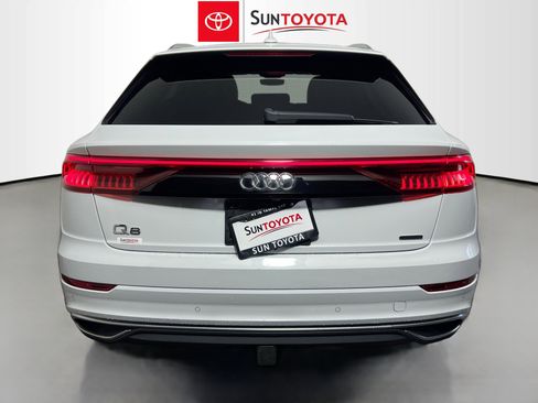 Used 2019 Audi Q8 Prestige w/ Luxury Package image 5