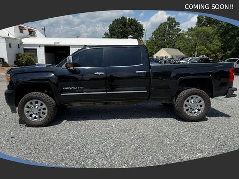 Used 2019 GMC Sierra 2500 Denali w/ Duramax Plus Package AWD/4WD image 2