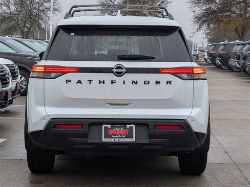 New 2025 Nissan Pathfinder SV image 5