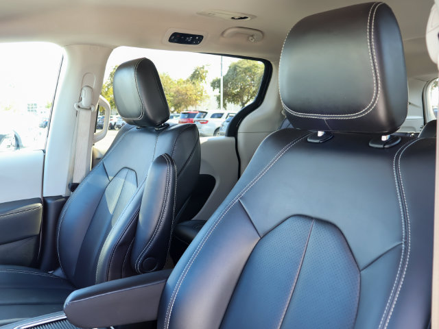 Used 2024 Chrysler Pacifica Limited FWD image 23