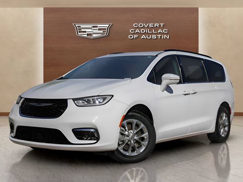 Used 2022 Chrysler Pacifica Touring-L AWD/4WD image 2