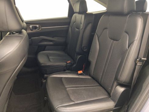 Used 2022 Kia Sorento EX w/ Panoramic Sunroof Package image 18