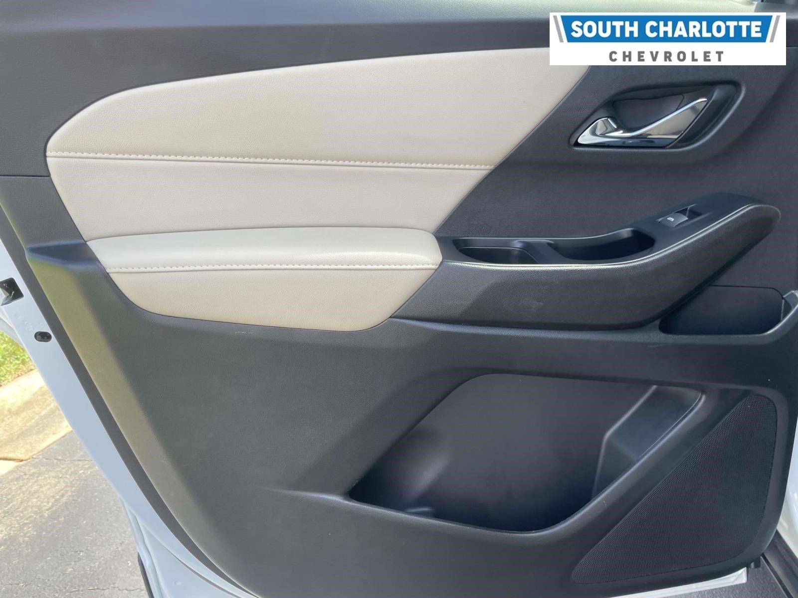 Used 2023 Chevrolet Traverse LS FWD image 14