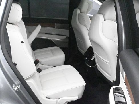 Used 2026 Cadillac Vistiq Luxury AWD/4WD image 12