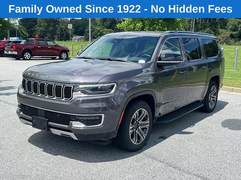Certified 2024 Jeep Wagoneer L Series II w/ Flexible Seating Group AWD/4WD image 3