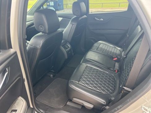 Used 2021 Chevrolet Blazer LT w/ LPO, Black Accent Package FWD image 10