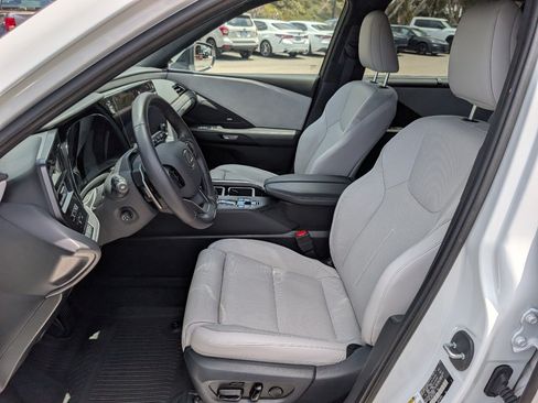 Used 2026 Lexus TX 550h AWD Plug-In Hybrid w/ Technology Package image 2