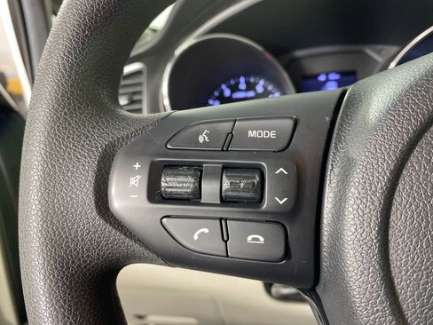 Used 2019 Kia Sedona LX image 14