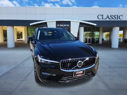 Used 2022 Volvo XC60 B5 Momentum w/ Climate Package AWD/4WD image 3