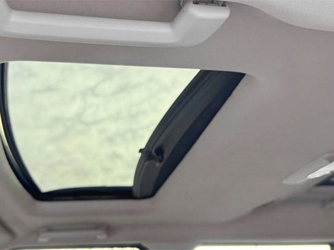 Used 2013 Land Rover LR4 HSE image 16