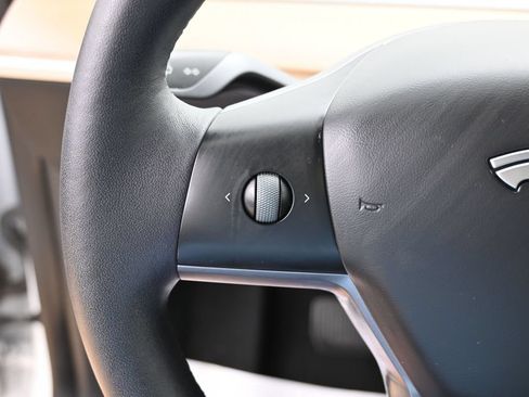Used 2023 Tesla Model Y Long Range AWD/4WD image 12