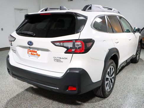 Used 2024 Subaru Outback Premium AWD/4WD image 7
