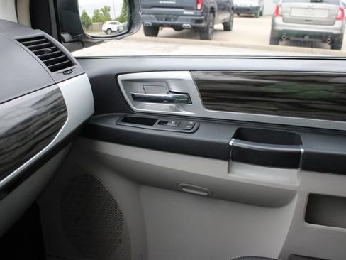 Used 2010 Chrysler Town & Country Touring FWD image 17