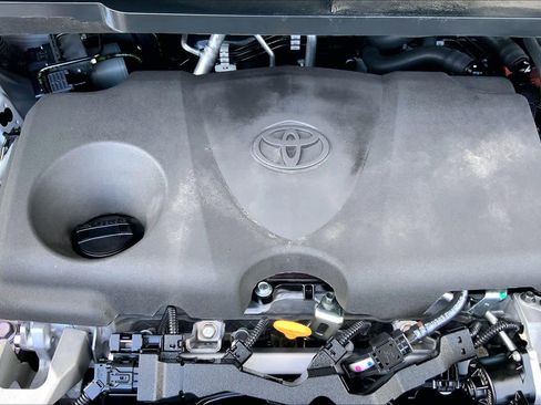 Used 2022 Toyota Sienna XLE image 30