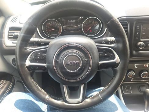 Used 2018 Jeep Compass Latitude FWD image 34