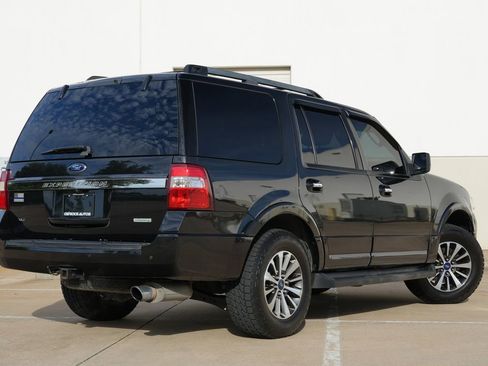 Used 2015 Ford Expedition XLT RWD image 3