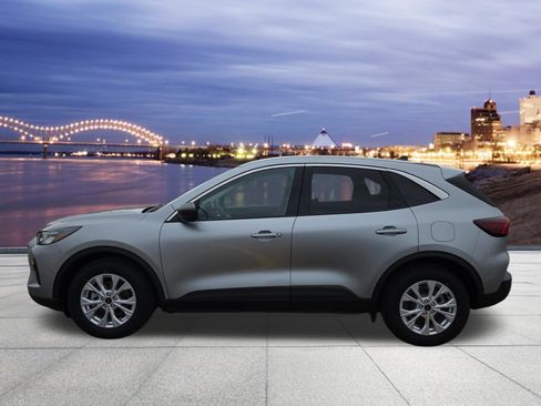 Used 2024 Ford Escape Active w/ Cold Weather Package image 2