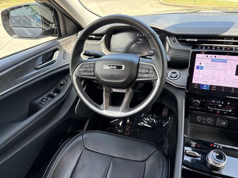 Used 2022 Jeep Grand Cherokee L Limited w/ Luxury Tech Group II AWD/4WD image 28