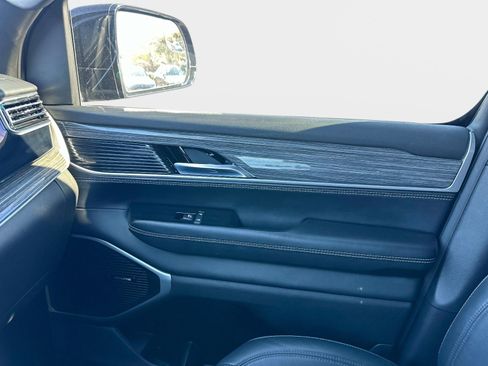 Used 2022 Jeep Wagoneer Series III w/ Flexible Seating Group AWD/4WD image 24