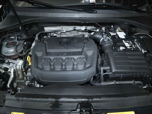 Certified 2024 Volkswagen Tiguan SE w/ Panoramic Sunroof Package AWD/4WD image 37