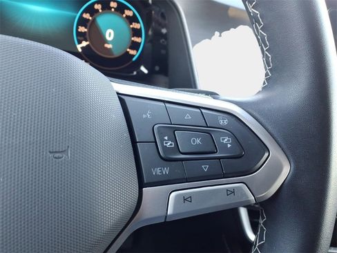 Used 2024 Volkswagen Atlas Cross Sport SE image 18