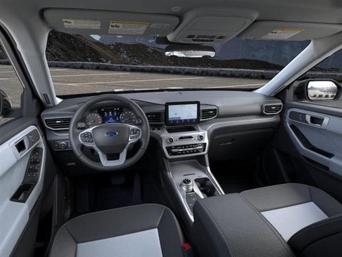 New 2024 Ford Explorer XLT w/ Equipment Group 202A image 9