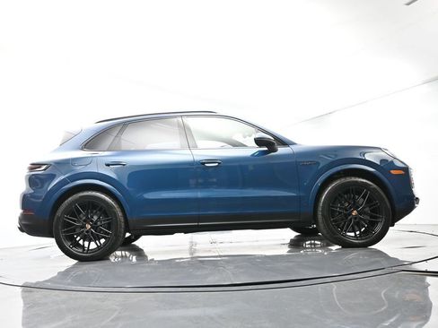Certified 2026 Porsche Cayenne E-Hybrid AWD/4WD image 49