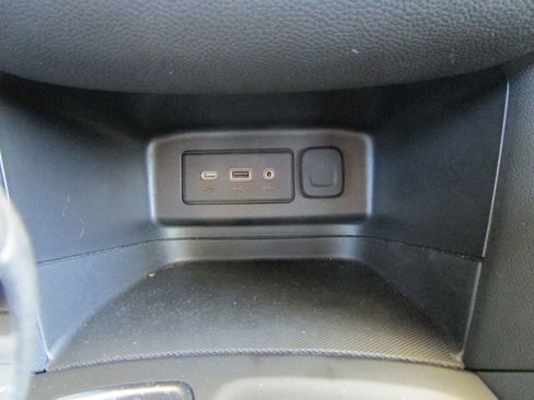 Used 2023 Chevrolet Equinox LT w/ LPO, Floor Liner Package FWD image 38