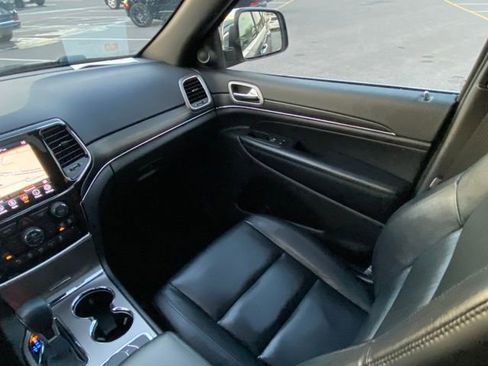 Used 2021 Jeep Grand Cherokee Limited image 29