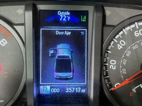 Used 2022 Toyota Tacoma SR image 15