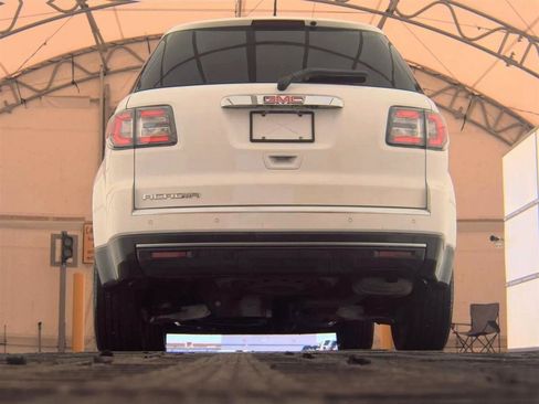 Used 2016 GMC Acadia SLE FWD image 7