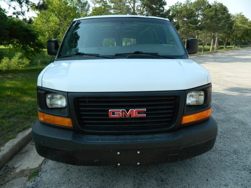 Used 2017 GMC Savana 2500 image 2