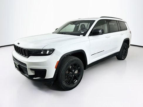 Used 2024 Jeep Grand Cherokee L Laredo AWD/4WD image 3