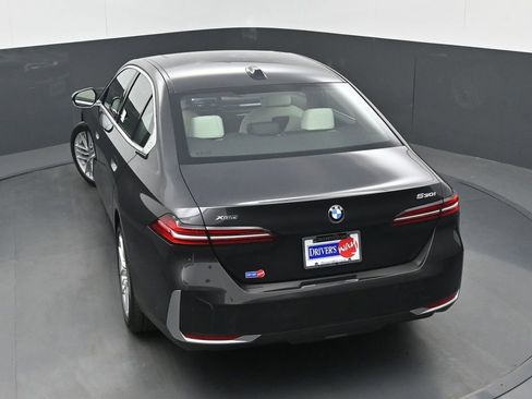 Used 2025 BMW 530i xDrive w/ Premium Package AWD/4WD image 35