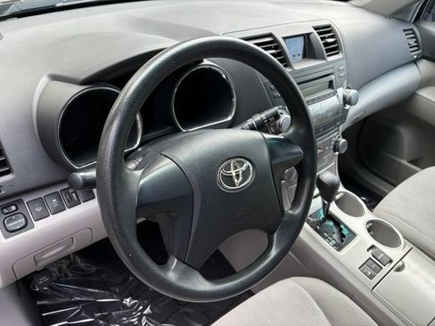 Used 2012 Toyota Highlander 4WD w/ Tow Pkg image 9