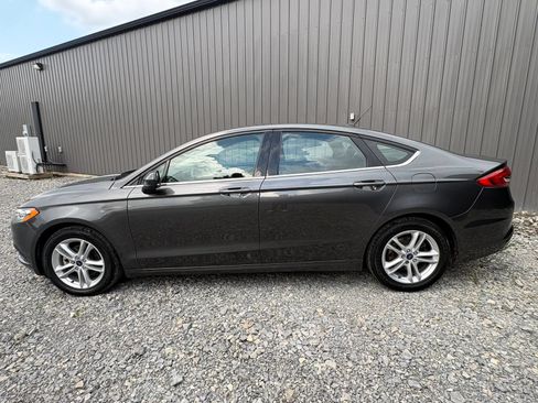 Used 2018 Ford Fusion SE w/ Fusion SE Technology Package FWD image 8