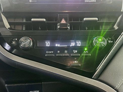 Used 2022 Toyota Camry SE FWD image 16