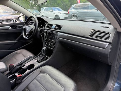 Used 2018 Volkswagen Passat 2.0T R-Line FWD image 27