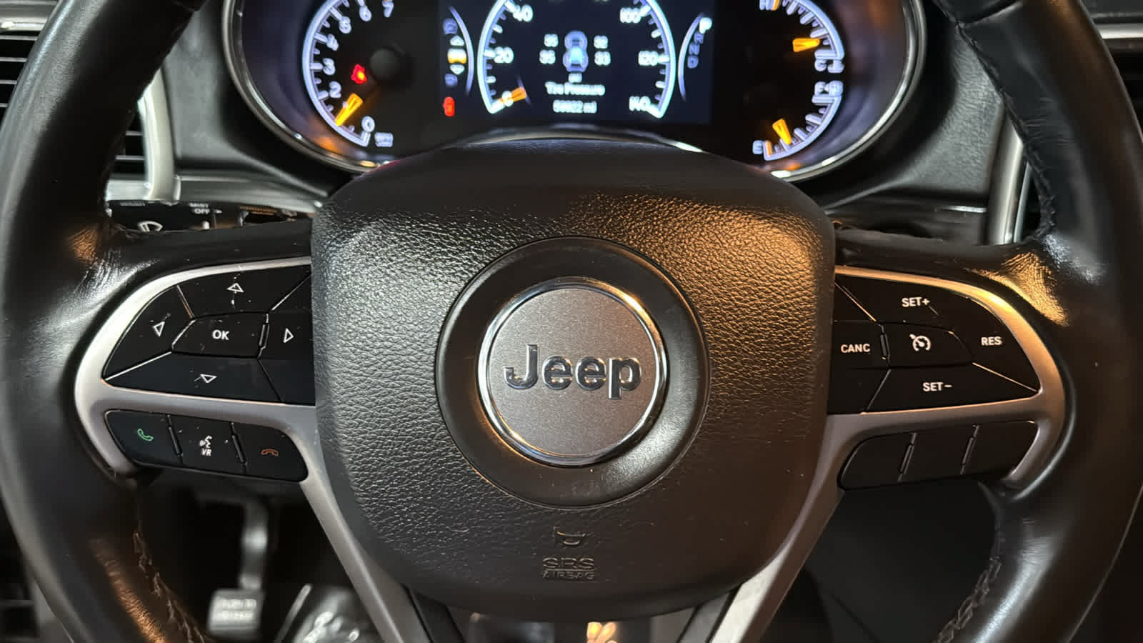 Used 2019 Jeep Grand Cherokee Laredo AWD/4WD image 11