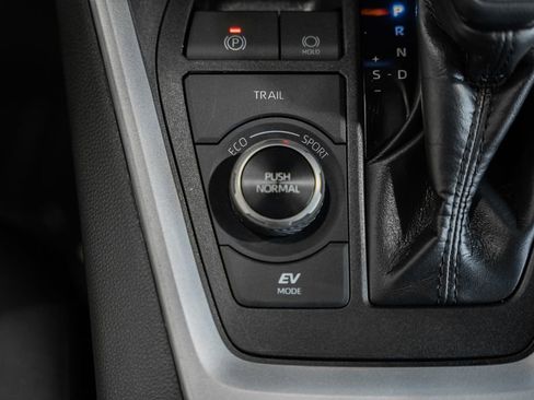 Used 2025 Toyota RAV4 XLE image 21