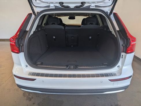 Used 2024 Volvo V60 B5 Cross Country Plus image 5