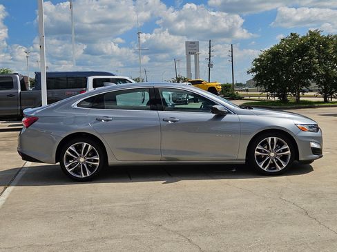 Used 2024 Chevrolet Malibu LT FWD image 2