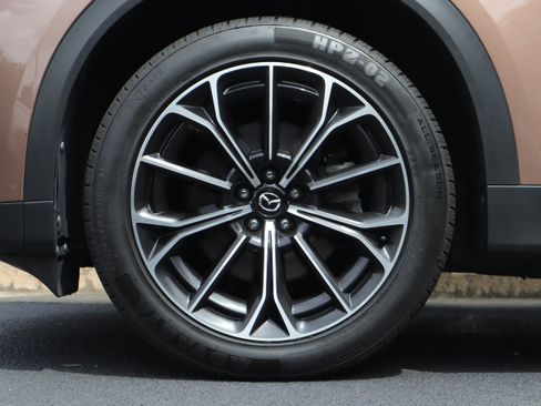 Certified 2025 MAZDA CX-70 Plug-In Hybrid w/ Premium Plus AWD/4WD image 6