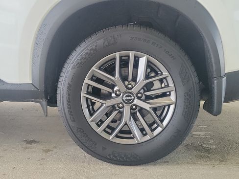 Used 2025 Nissan Rogue S FWD image 28