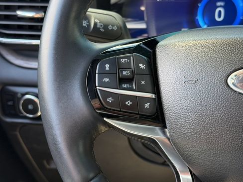 Used 2023 Ford Explorer Platinum w/ Technology Package AWD/4WD image 38